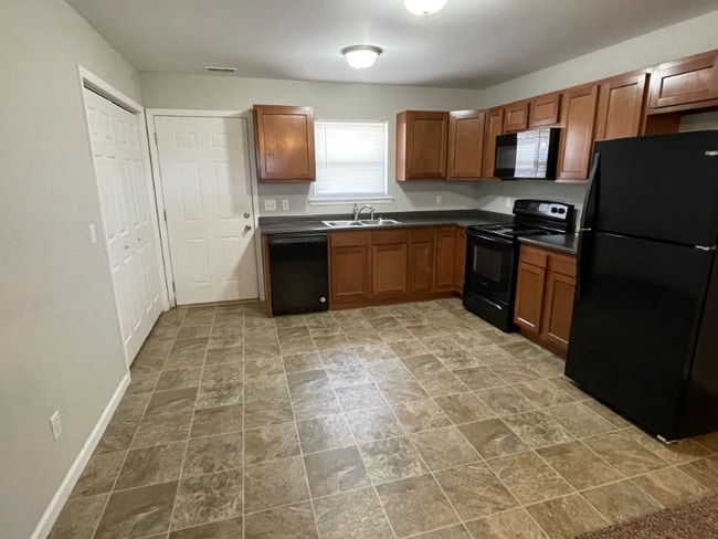 117B Cap America Dr, Unit B in Fredericktown, MO - Foto de edificio - Building Photo