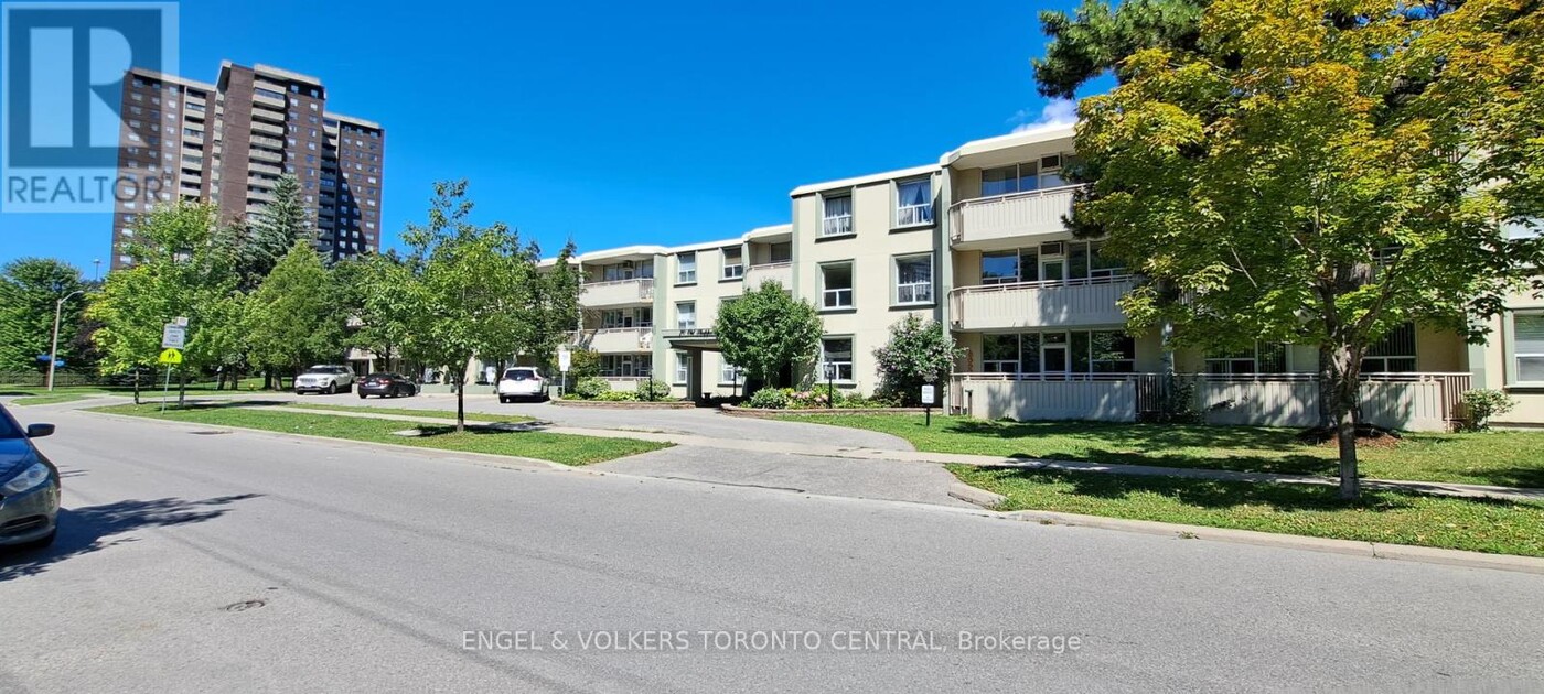 70-370 Old Sheppard Ave in Toronto, ON - Building Photo