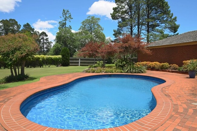 property at 260 Oak Ridge Ln