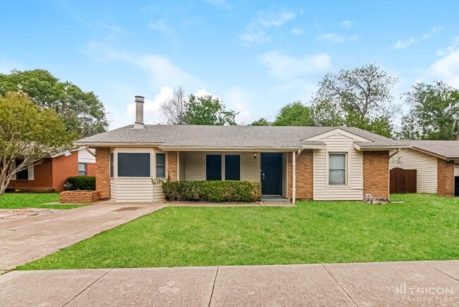 405 Darlene Ln