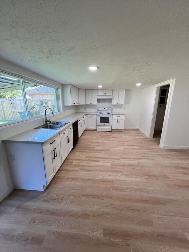 property at 3211 Meadowview Dr