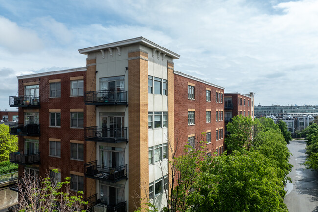 2300-2330 W Saint Paul Ave in Chicago, IL - Building Photo - Building Photo