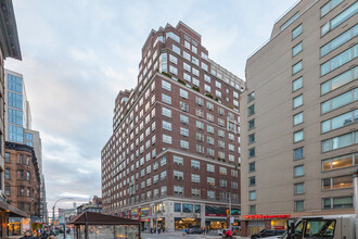 Park Avenue Court in New York, NY - Building Photo - Building Photo