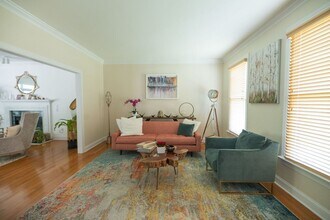 6110 Chalet Dr in Oak Ridge, NC - Building Photo - Building Photo