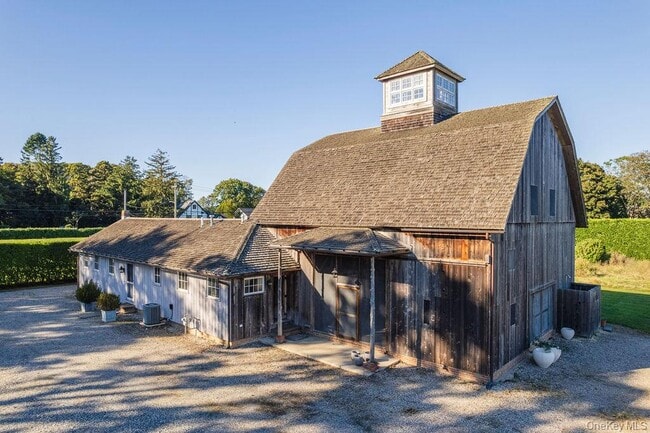 29500 Main Rd in Cutchogue, NY - Building Photo - Building Photo