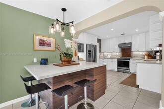 8220 SW 162nd St in Palmetto Bay, FL - Building Photo - Building Photo