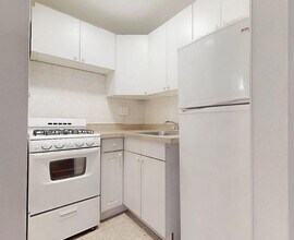 371 1st Ave. in New York, NY - Building Photo - Building Photo