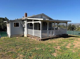 8707 Golden Ridge Rd in Lakeside, CA - Building Photo