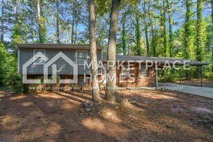 1051 Scott Rd in Riverdale, GA - Building Photo