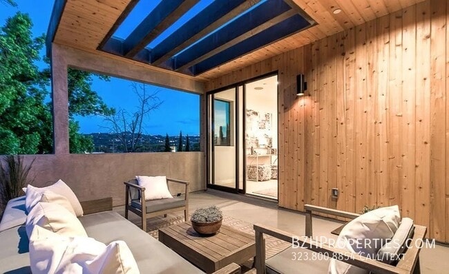 property at 4429 Tujunga Ave