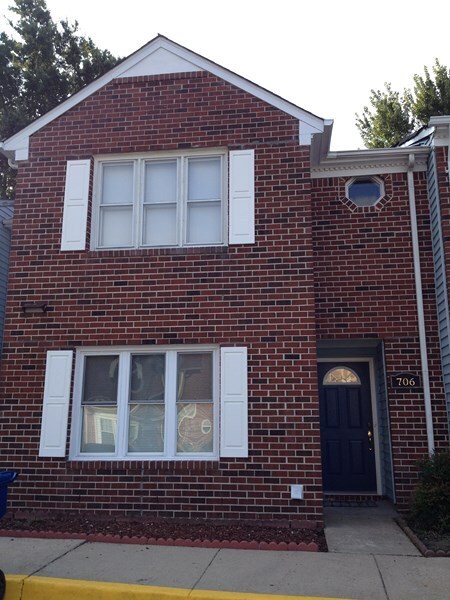 706 Glenshire Dr in Virginia Beach, VA - Building Photo