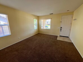 1559 Park Meadows Dr in San Jacinto, CA - Foto de edificio - Building Photo