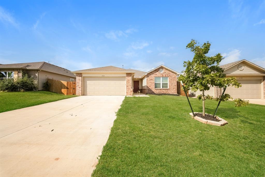 2204 Dillards Dr in Chickasha, OK - Building Photo