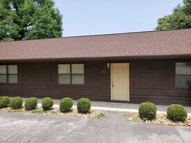 1723 Tuckaleechee Pike in Maryville, TN - Building Photo