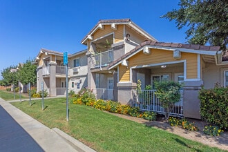 Zaninovich Village in Orange Cove, CA - Foto de edificio - Building Photo