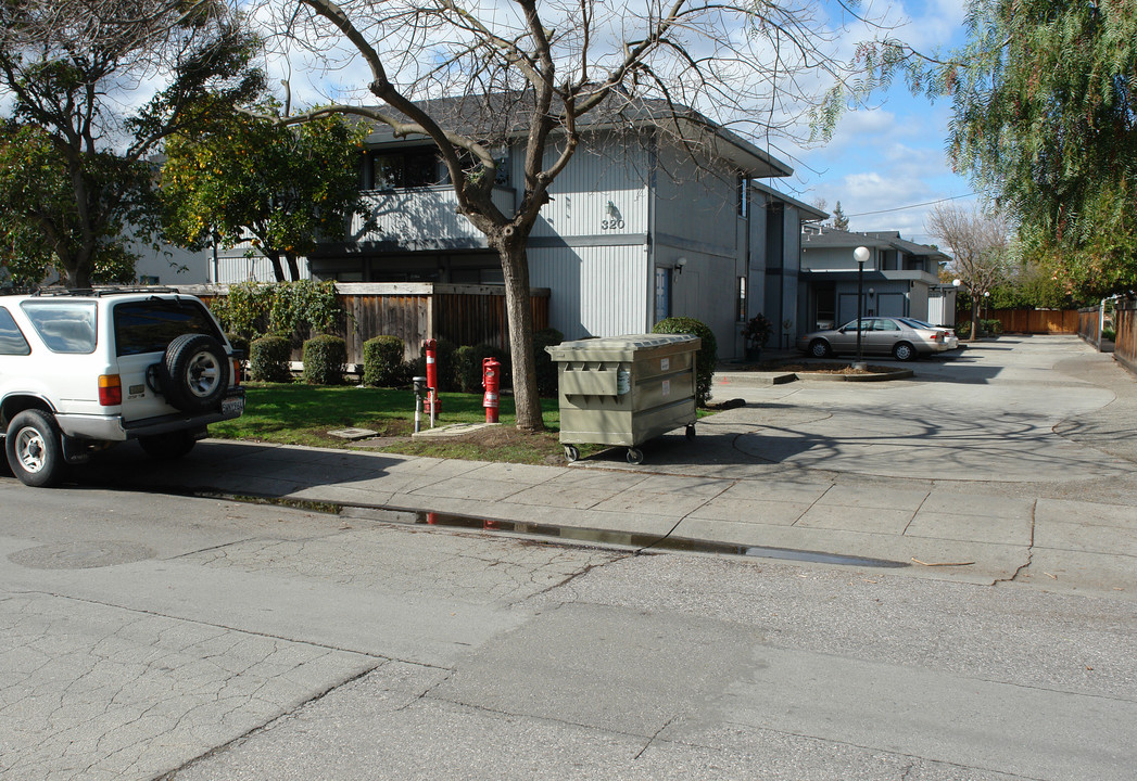 320-322 Curtner Ave in Palo Alto, CA - Building Photo