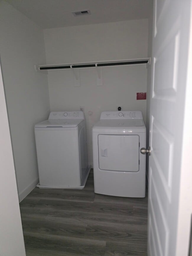 property at 2803 Lisburn Ter Ln