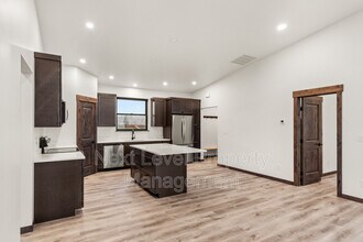 1540 Trumble Creek Rd in Kalispell, MT - Foto de edificio - Building Photo