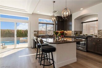 9758 Hawk Crest St in Las Vegas, NV - Building Photo - Building Photo