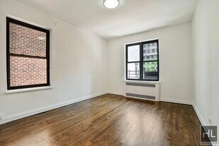 EAST 55 STREET in New York, NY - Building Photo