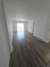 8101 Crespi Blvd in Miami Beach, FL - Building Photo - Building Photo