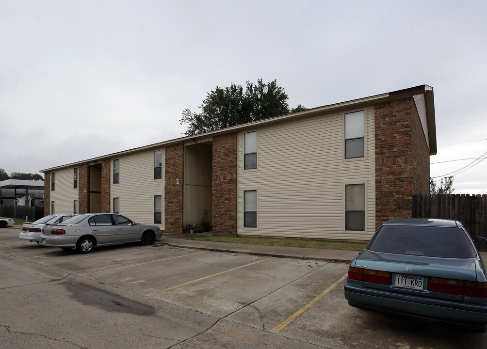 Washington Meadow Apartments in Conway, AR - Building Photo