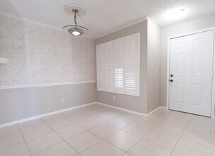 800 Ironwood Dr in Palm Valley, FL - Foto de edificio - Building Photo