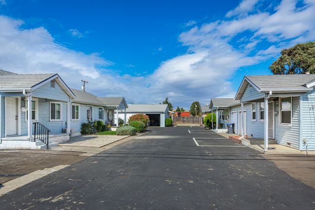 1306-1308 Woolner Ave in Fairfield, CA - Building Photo - Primary Photo