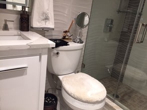 Custom Made 2 Family House Prime E.Elmhurst in East Elmhurst, NY - Foto de edificio - Building Photo