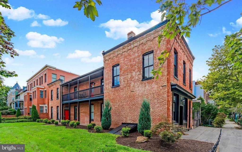 1133 D St NE in Washington, DC - Building Photo