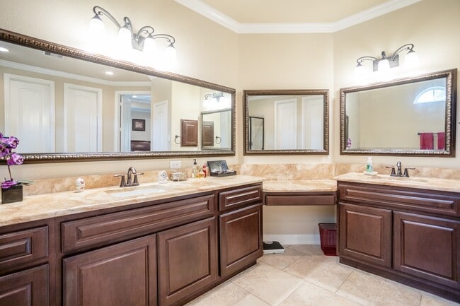 7339 Chatham Green Dr