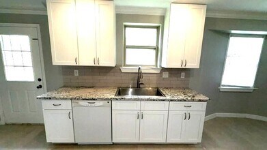 212 Stratmore Dr in Friendswood, TX - Building Photo - Building Photo