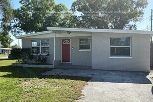 12019 103rd St N in Largo, FL - Building Photo