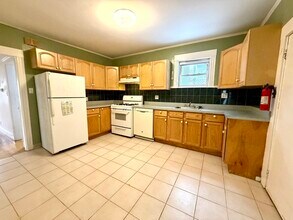 8 Berkeley St, Unit 1 in Watertown, MA - Building Photo - Building Photo