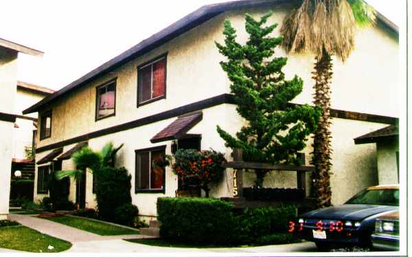 715 E Ruddock St in Covina, CA - Foto de edificio - Building Photo