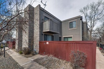 1152 S Yosemite Way in Denver, CO - Building Photo - Building Photo