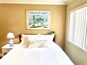 8537 Villa La Jolla Dr, Unit F in La Jolla, CA - Building Photo - Building Photo