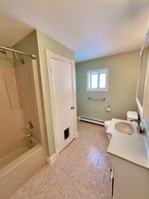 9 McCarthy Rd, Unit Apt 3 in New Gloucester, ME - Building Photo - Building Photo