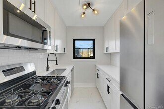 64 Kensington Rd in Bronxville, NY - Building Photo - Building Photo