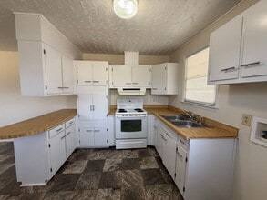 304 Old Hammock Rd in Swansboro, NC - Building Photo - Building Photo