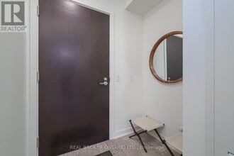 11 Yorkville Ave in Toronto, ON - Building Photo - Building Photo