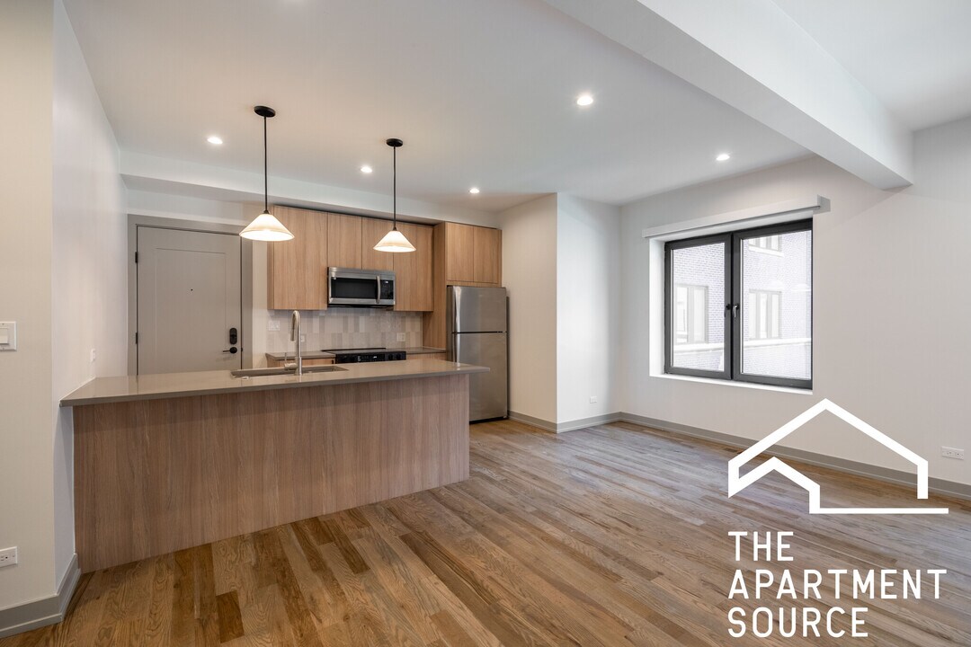 1333 W Estes Ave in Chicago, IL - Building Photo