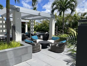 629 Keeaumoku St, Unit 3205 in Honolulu, HI - Building Photo - Building Photo