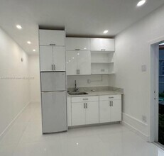 8000 SW 19th St in Miami, FL - Building Photo - Building Photo