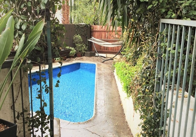 11127 Sunshine Terrace in Los Angeles, CA - Building Photo - Building Photo