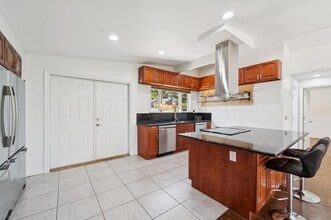 15006 SE 45th Pl in Bellevue, WA - Building Photo - Building Photo