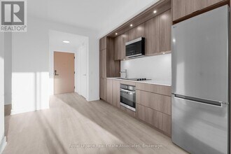 60 Central Park Roadway in Toronto, ON - Building Photo - Building Photo