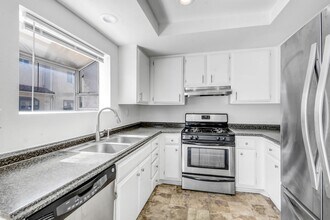 2048 S Bon View Ave in Ontario, CA - Building Photo - Building Photo