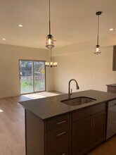 1502 S E Landen Dr in College Place, WA - Foto de edificio - Building Photo