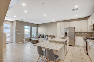 9864 Kings Glen St in Las Vegas, NV - Building Photo - Building Photo